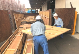 某劇場様 (超有名な劇場)の舞台セットの運搬処分業務です